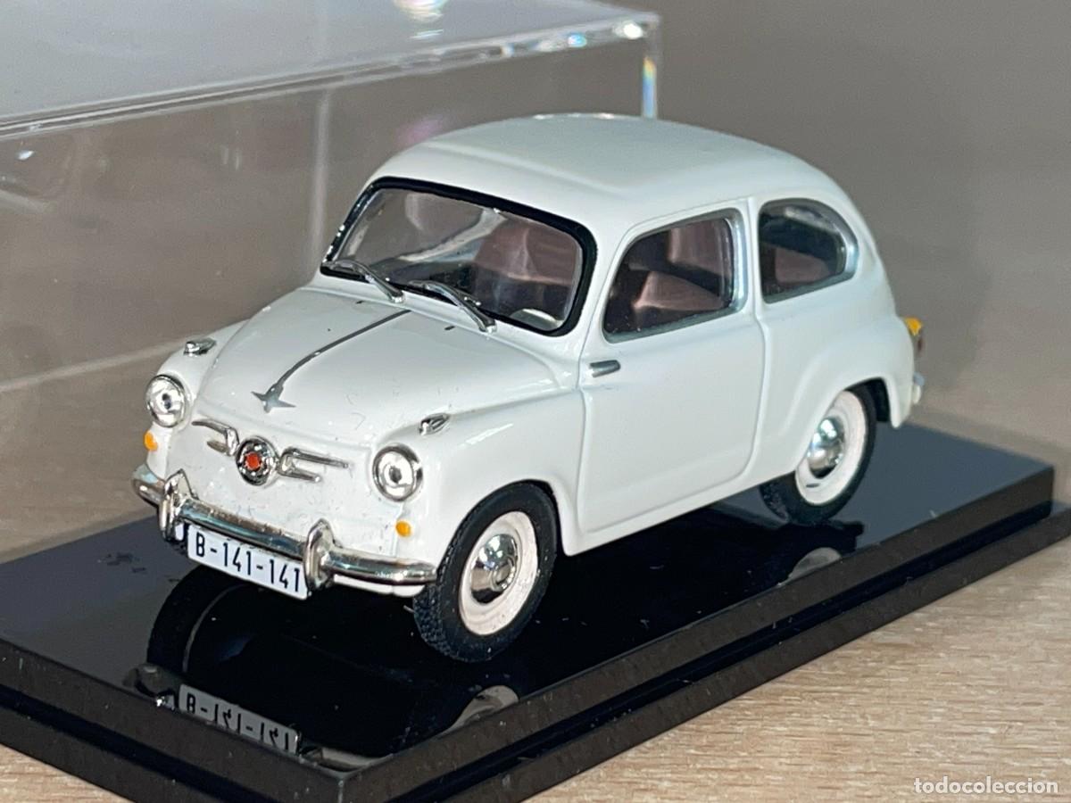 Coches a escala: Coche SEAT 600 (1957) matr&iacute;cula Barcelona blanco 1:43 die-cast metal car 1/43 altaya