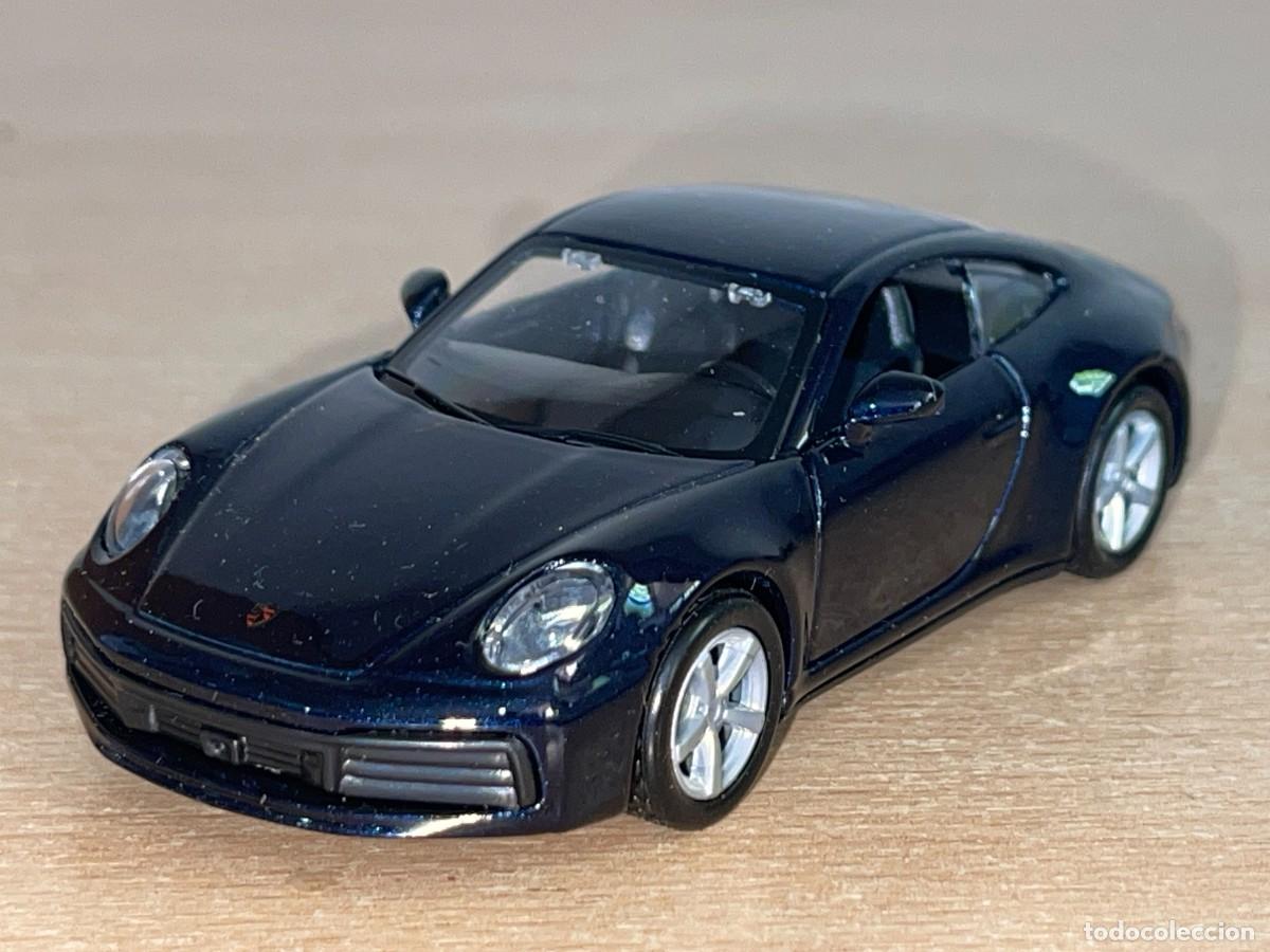 Coches a escala: Coche PORSCHE 911 Carrera 4S (992) azul marino 1:43 die-cast metal car 1/43 Maisto
