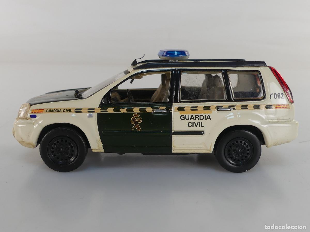 Voitures &agrave; l'&eacute;chelle: COCHE DE ESCALA 1/43 GUARDIA CIVIL NISSAN X TRIAL