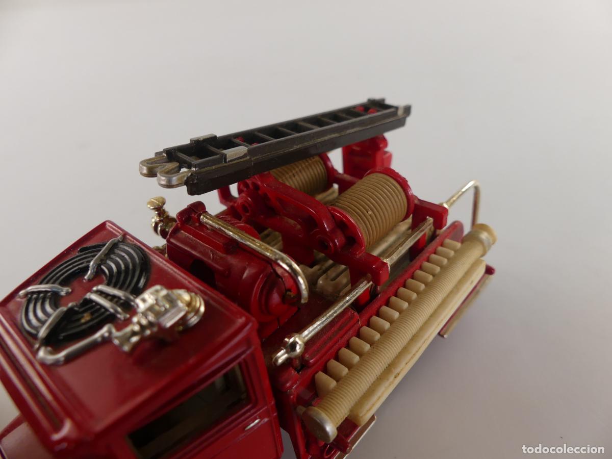 Coches a escala: COCHE DE BOMBEROS FORD AA FIRE ENGINE YFE 06 DE MATCHBOX - Foto 3