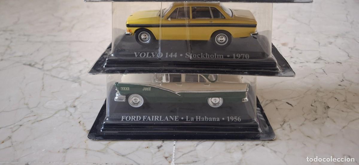 Coches a escala: Lote de 2 modelos de taxis a escala 1/43 de la marca Altaya