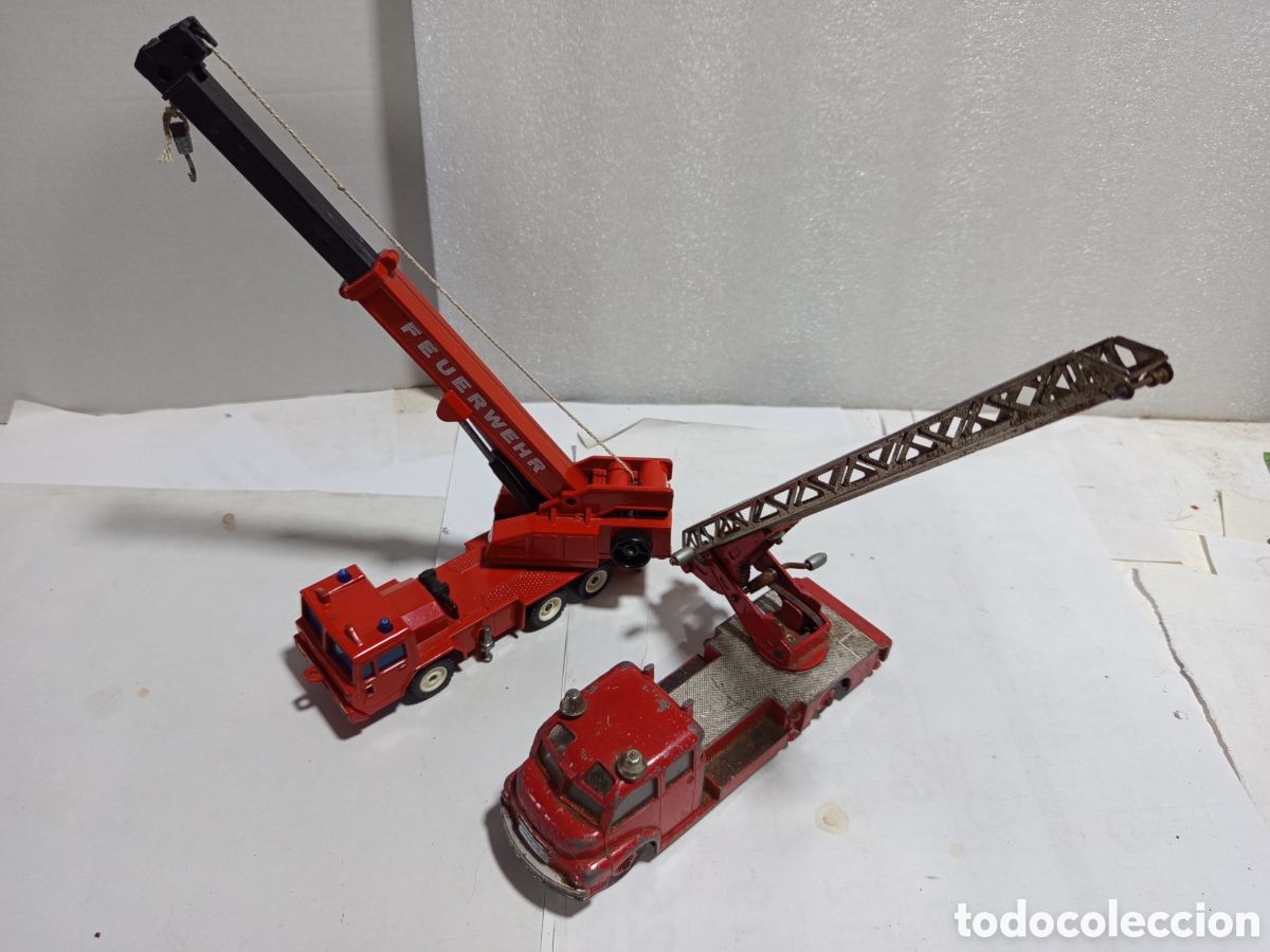 Carros em escala: 2 camiones de bomberos Siku y Dinky Supertoys