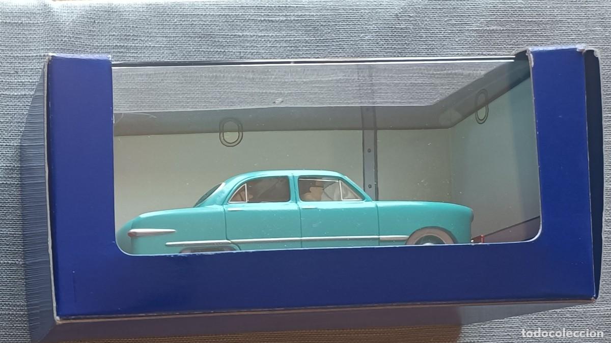 Coches a escala: Tintin Coche Atlas 49 Ford Custom turquesa de Objetivo Luna Ed francesa