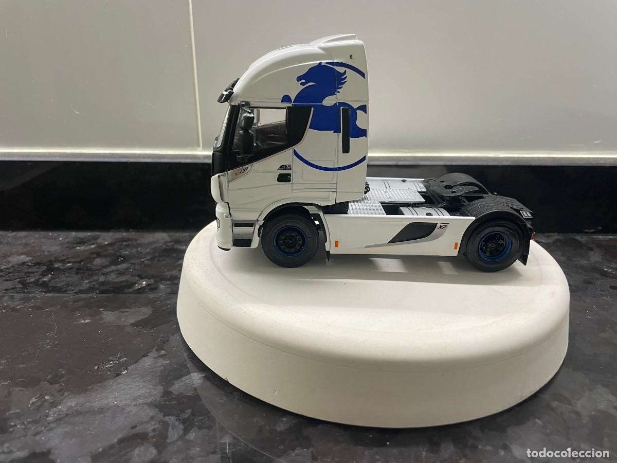 Coches a escala: Base para cabeza tractora y furgoneta escala 1/43