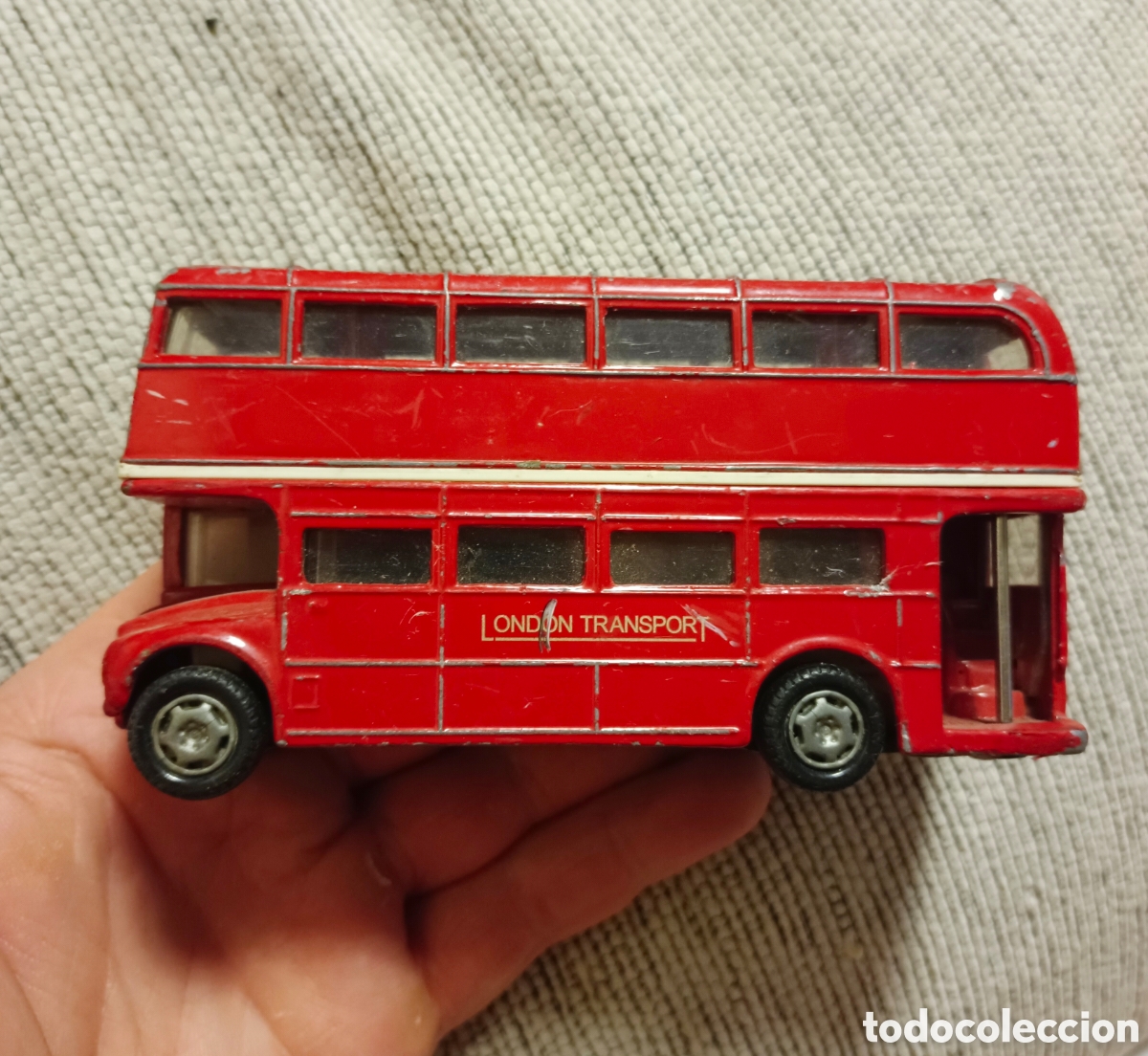 Coches a escala: Autobus de dos pisos Londres Clasico marca Feva 13cm largo