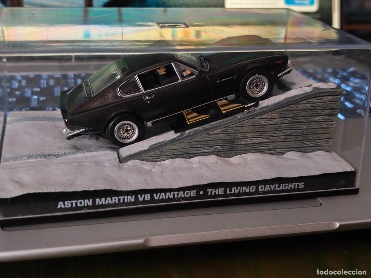 Coches a escala: Diorama Aston Martin V8 Vantage (1987). 007 James Bond. The living daylights. Escala 1/43.