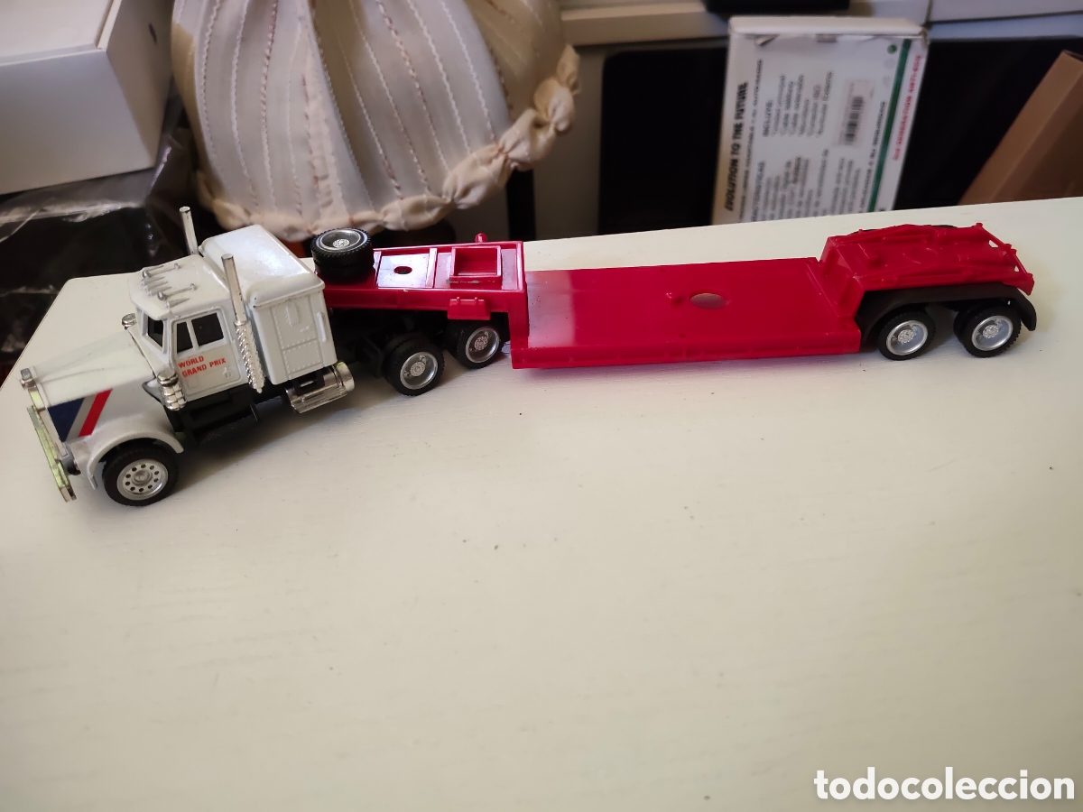 Coches a escala: Cami&oacute;n americano transportador Kenworth 1/43