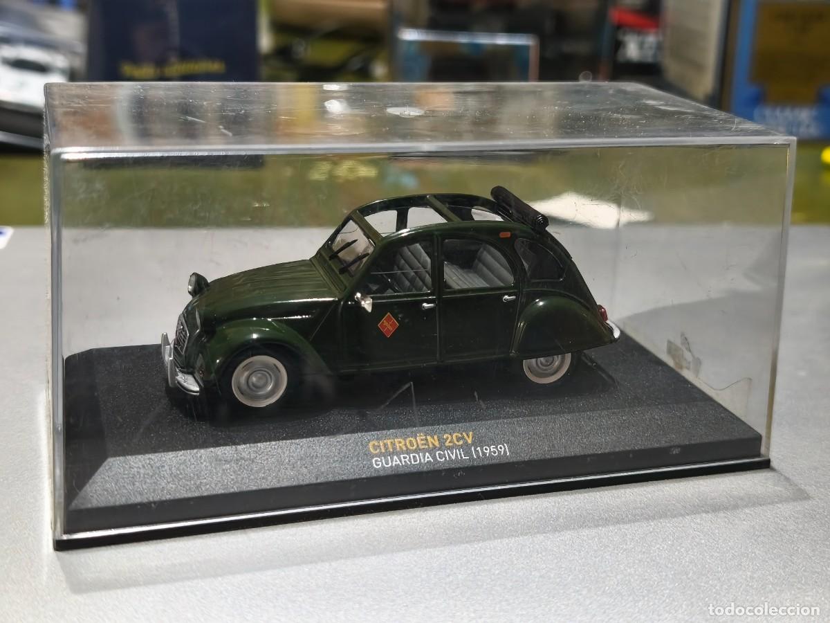 Coches a escala: Citro&euml;n 2CV Guardia Civil (1959). Escala 1/43. Ixo Altaya.