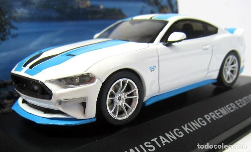Coches a escala: FORD MUSTANG KING PREMIER EDITION 2018 1/43 IXO ALTAYA (WHITE/BLUE)
