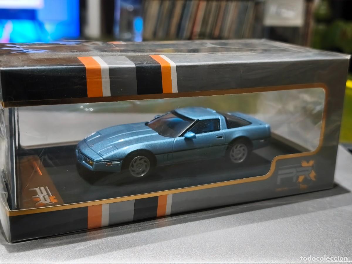 Coches a escala: Chevrolet Corvette C4 (1984).PREMIUM-X PRX Ixo Models PRD591. Limited Edition.LIGHT BLUE MET