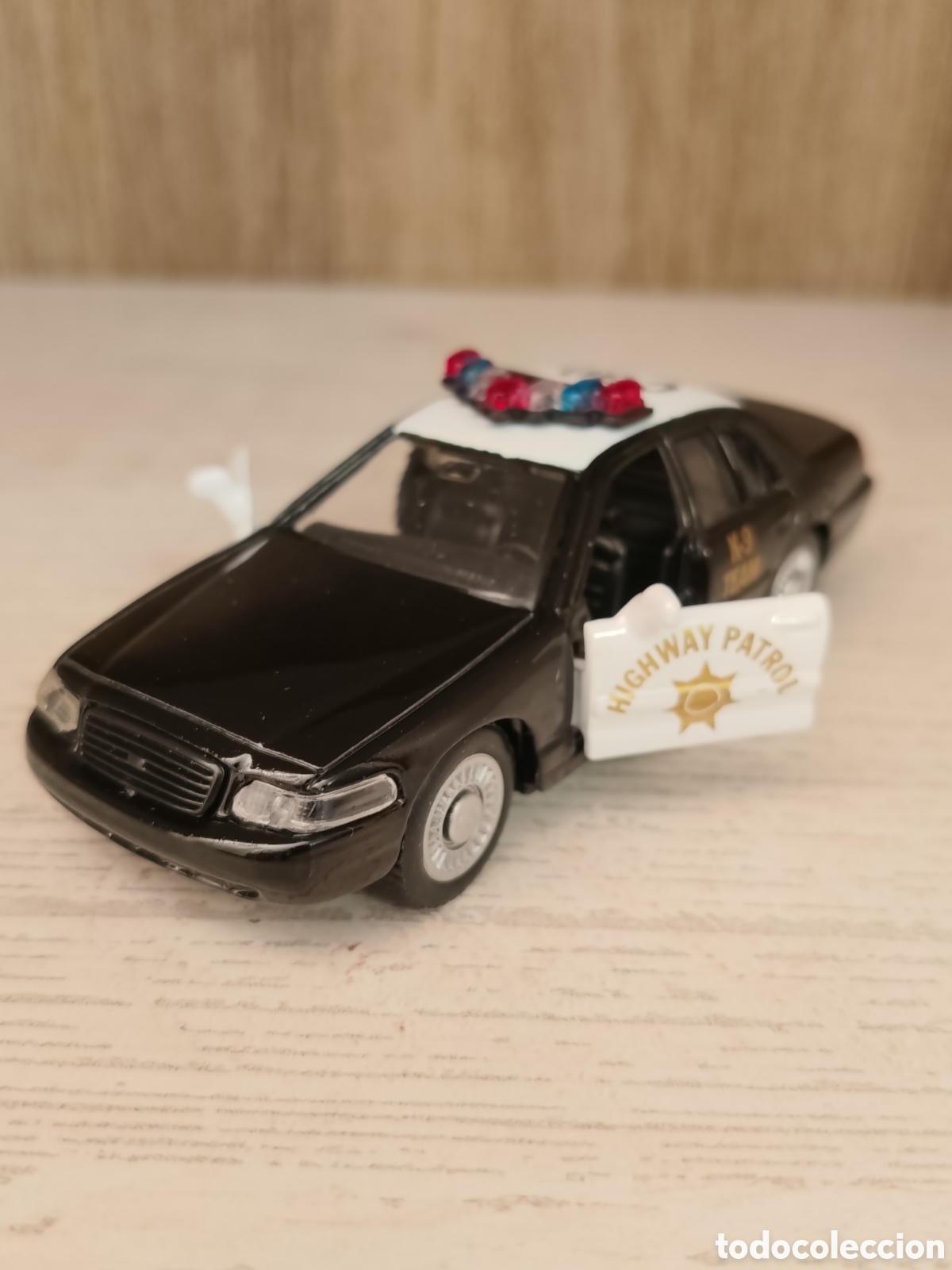 Coches a escala: FORD CROWN VICTORIA POLIC&Iacute;A