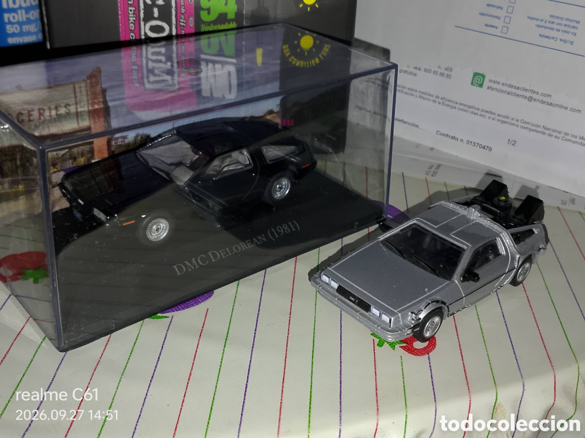 Coches a escala: Altaya DELOREAN 1981 negro ech 1/43 urna metacrilato + DMC 12 M&aacute;quina Tiempo 1982 REGRESO AL FUTURO