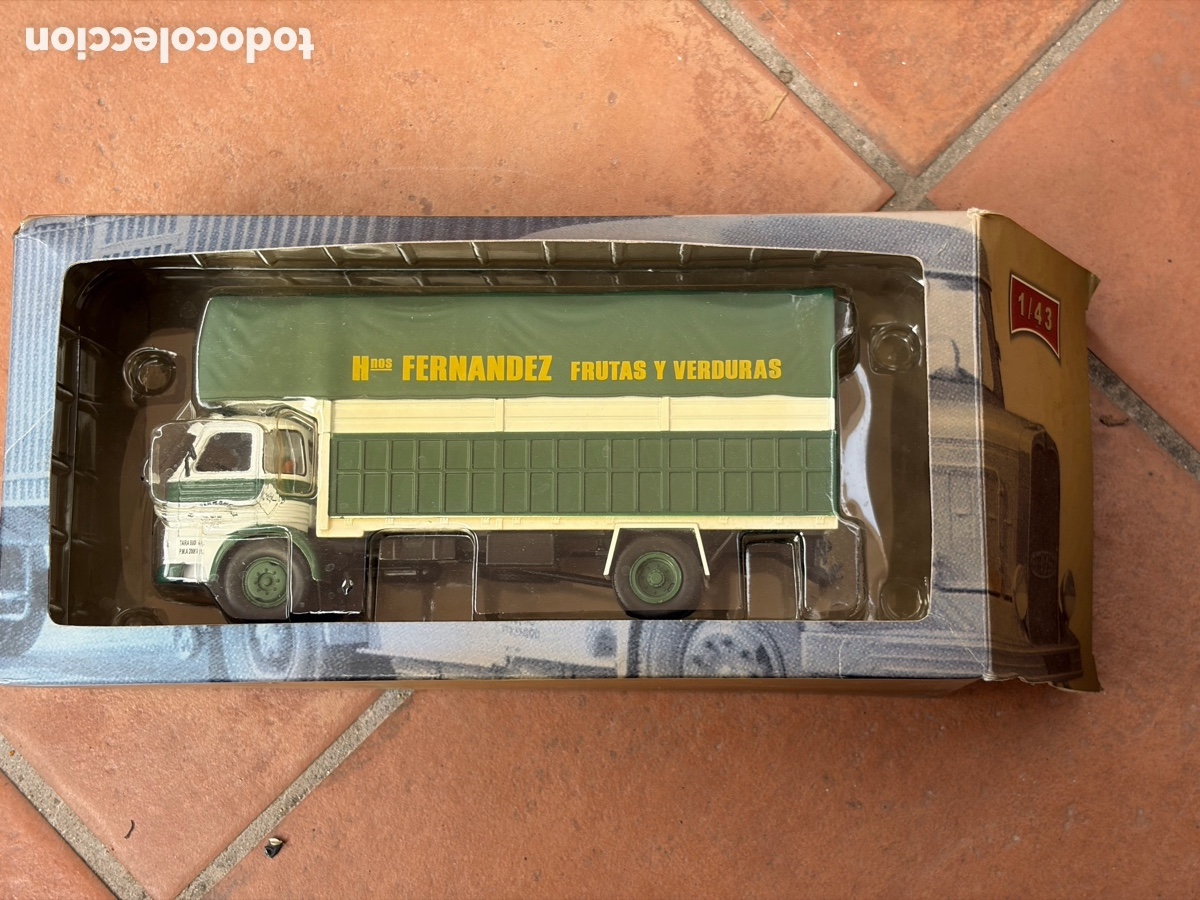 Coches a escala: Camion Pegaso de platico en caja escala 1:43