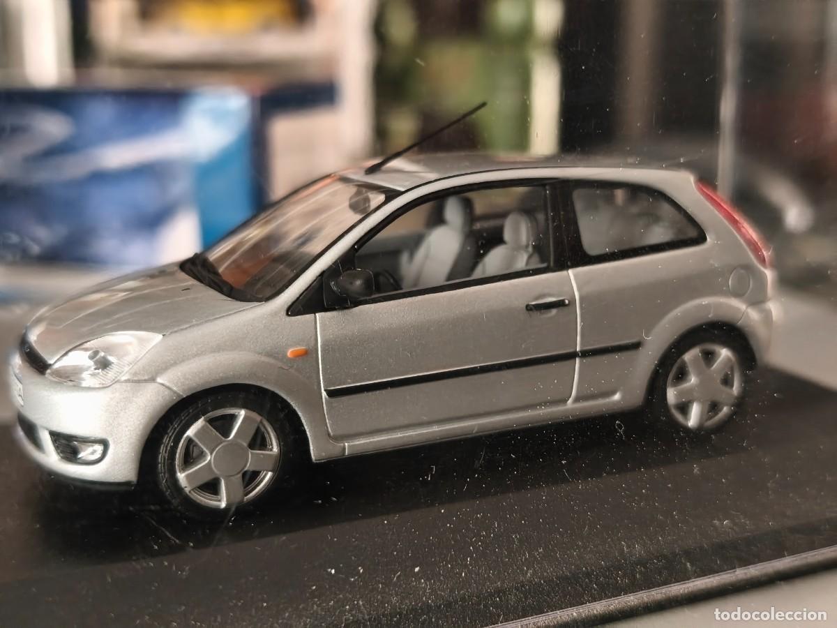 Coches a escala: Ford Fiesta (2001) Silver. Escala 1/43 .Minichamps CK9991320. Original Ford.