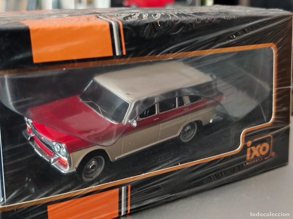 Coches a escala: Fiat 2300 Familiare (1965). Escala 1/43. IXO CLC155.