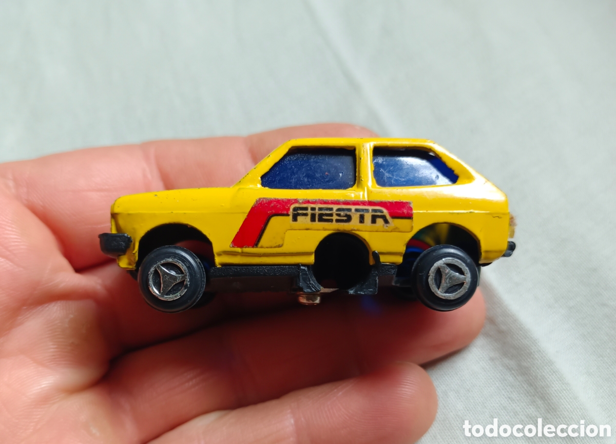 Coches a escala: Raro Ford fiesta MK1 sacapuntas marca Gisima made in spain a&ntilde;os 80