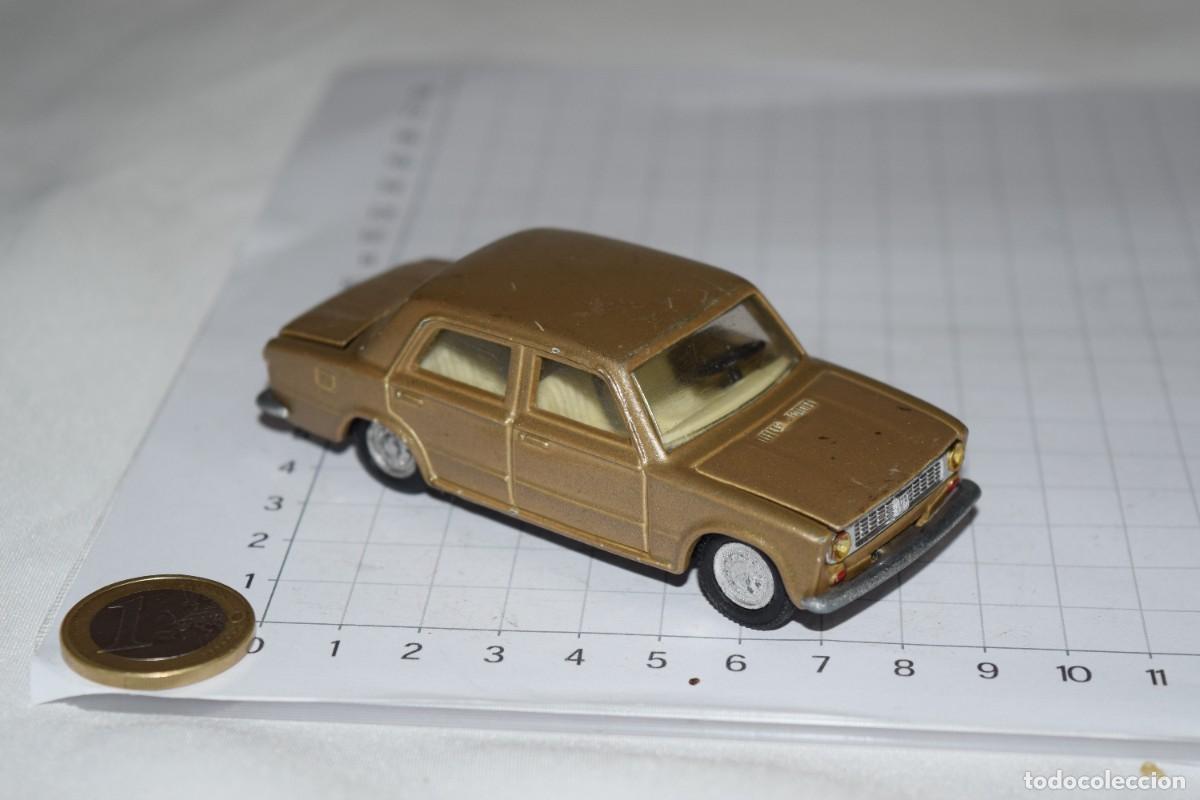Coches a escala: Antiguo, vintage - Miniaturas JOAL - N&uacute;m. 106 / SEAT 124 - Made In Spain - &iexcl;Mira fotos y detalles!