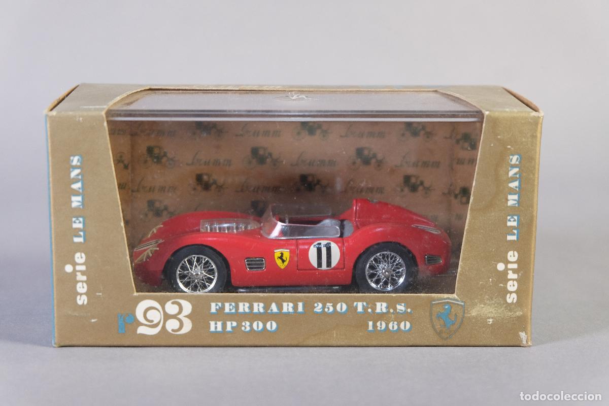 Coches a escala: R&eacute;plica coche Ferrari 250 T.R.S. HP 300 1960 Serie Le Mans - BRUMM escala 1:43 (r93) - en su caja