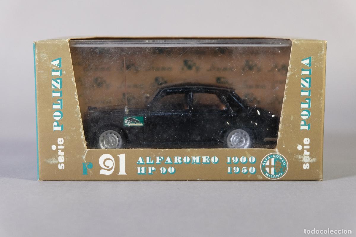 Coches a escala: R&eacute;plica coche Alfa Romeo 1900 HP 90 1950 Serie Polizia - BRUMM escala 1:43 (r91) - en su caja