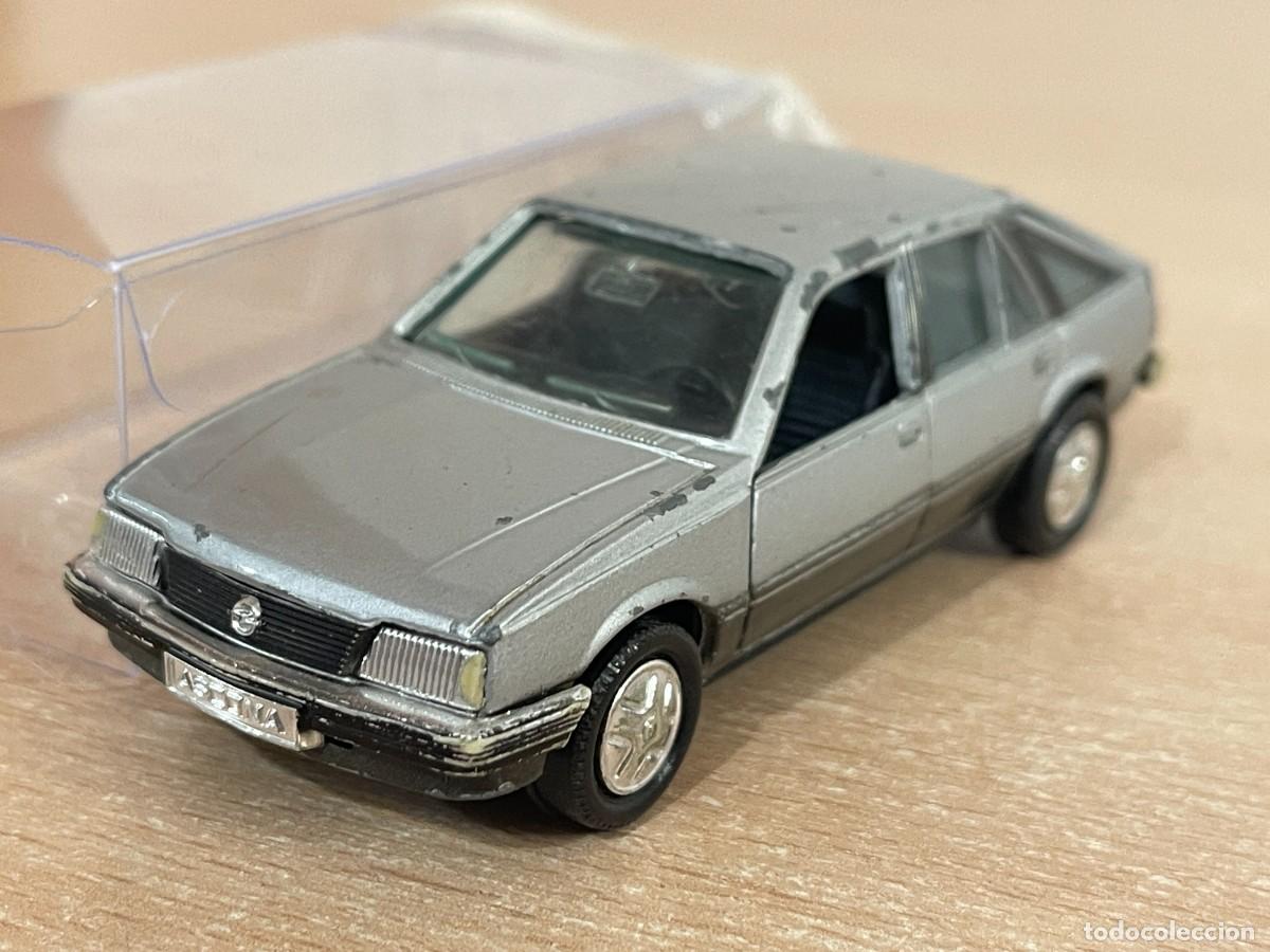Coches a escala: 3- Gama antiguo coche OPEL ASCONA silver 1:43 Made in Western Germany die-cast metal a&ntilde;os 80 1/43