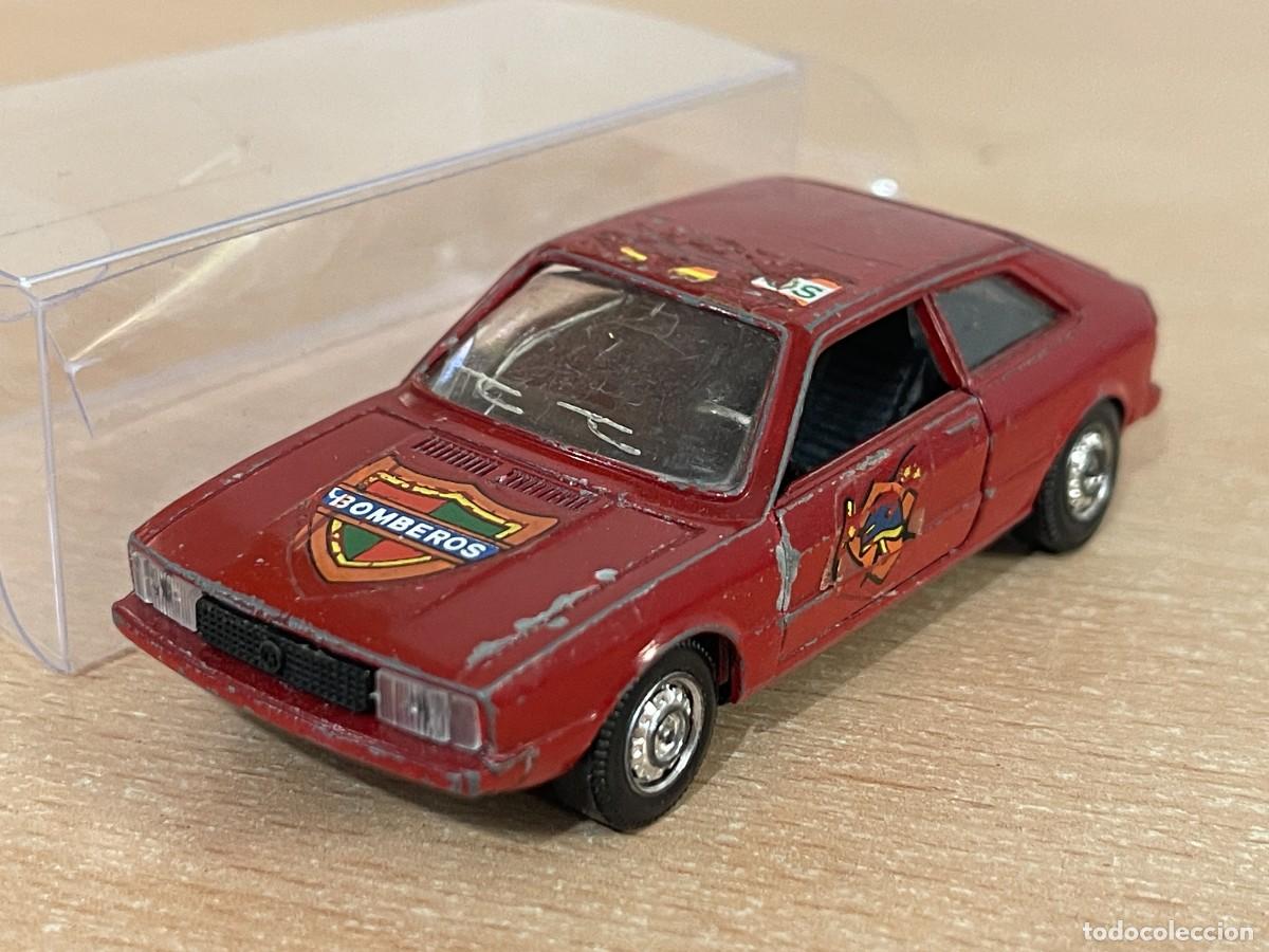 Coches a escala: 6- Mira antiguo coche VW SCIROCCO Bomberos 1:43 Made in Spain die-cast metal car a&ntilde;os 80 1/43