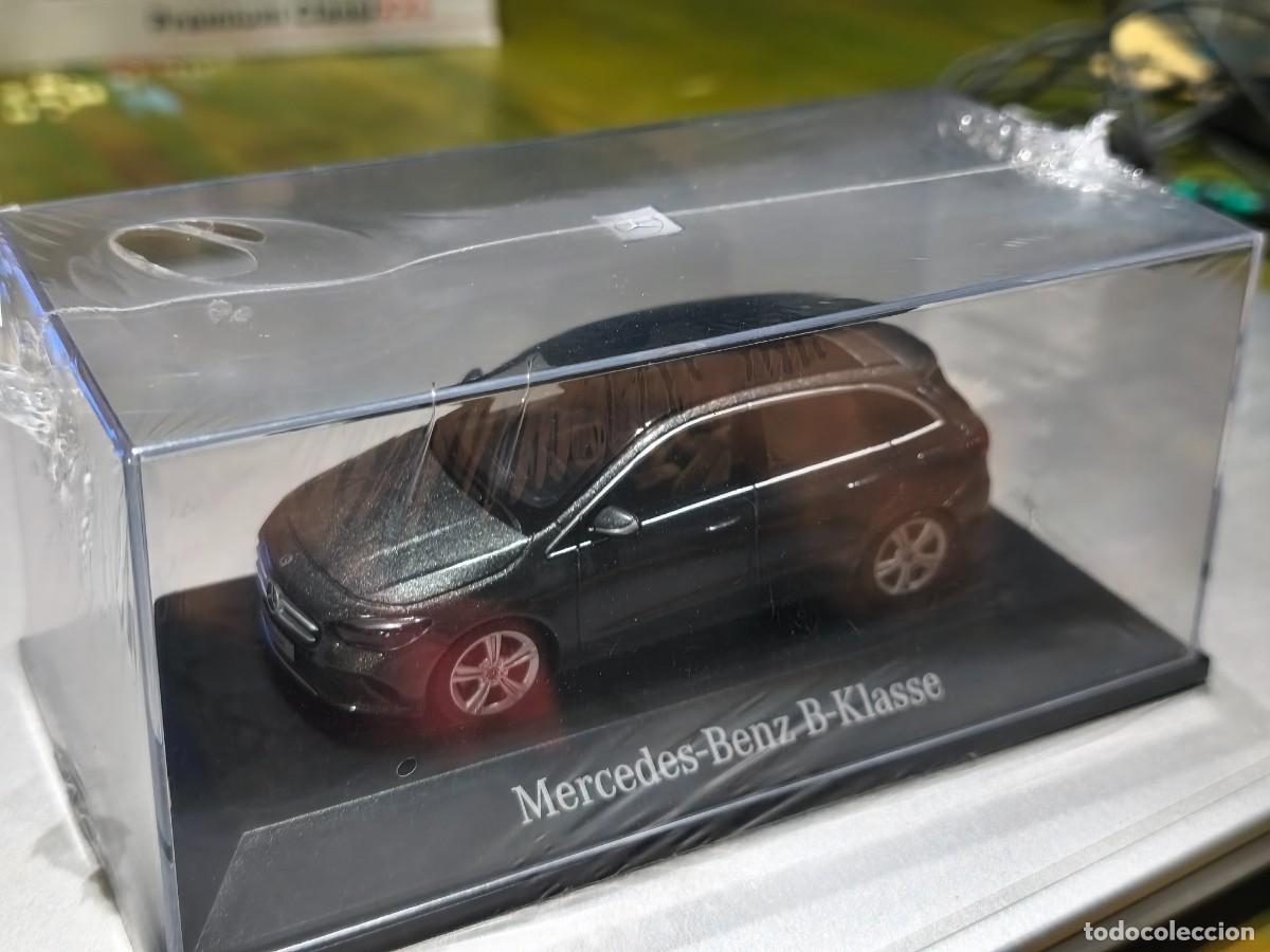 Auto in scala: Mercedes-Benz B-Class B-Klasse. Escala 1/43. Original Mercedes.