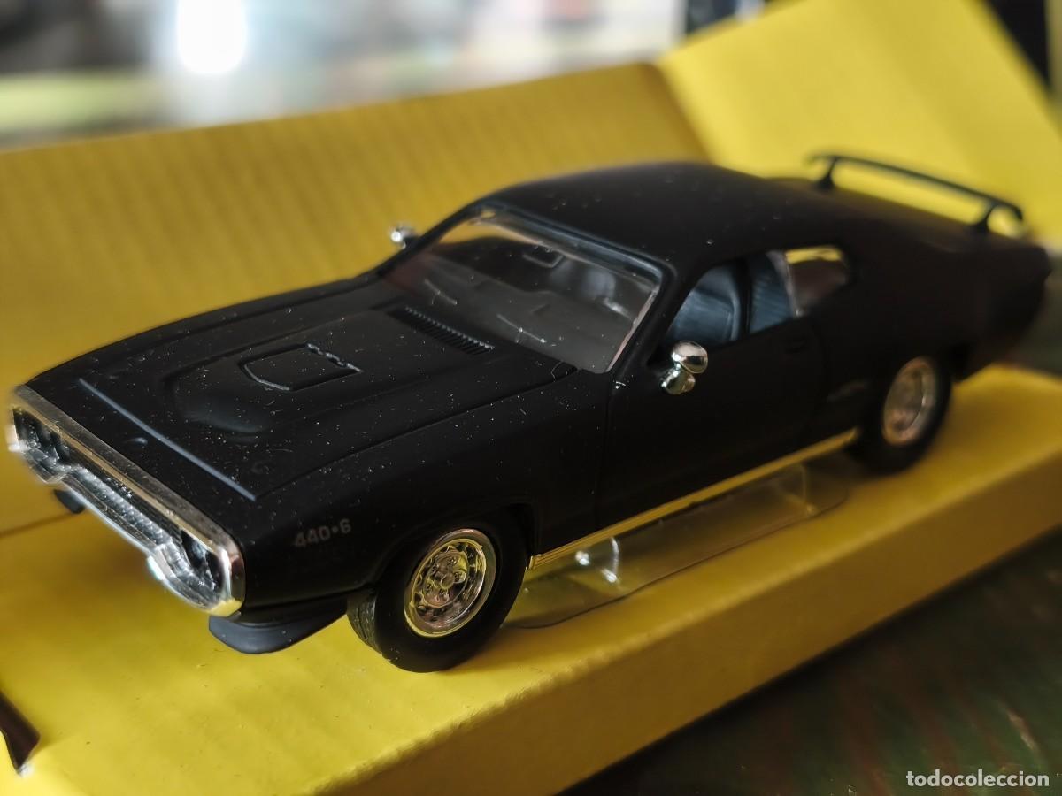 Coches a escala: Plymouth GTX Negro Metalizado (1971). Escala 1/43. Lucky Die Cast LDC94218 Road Signature Collection