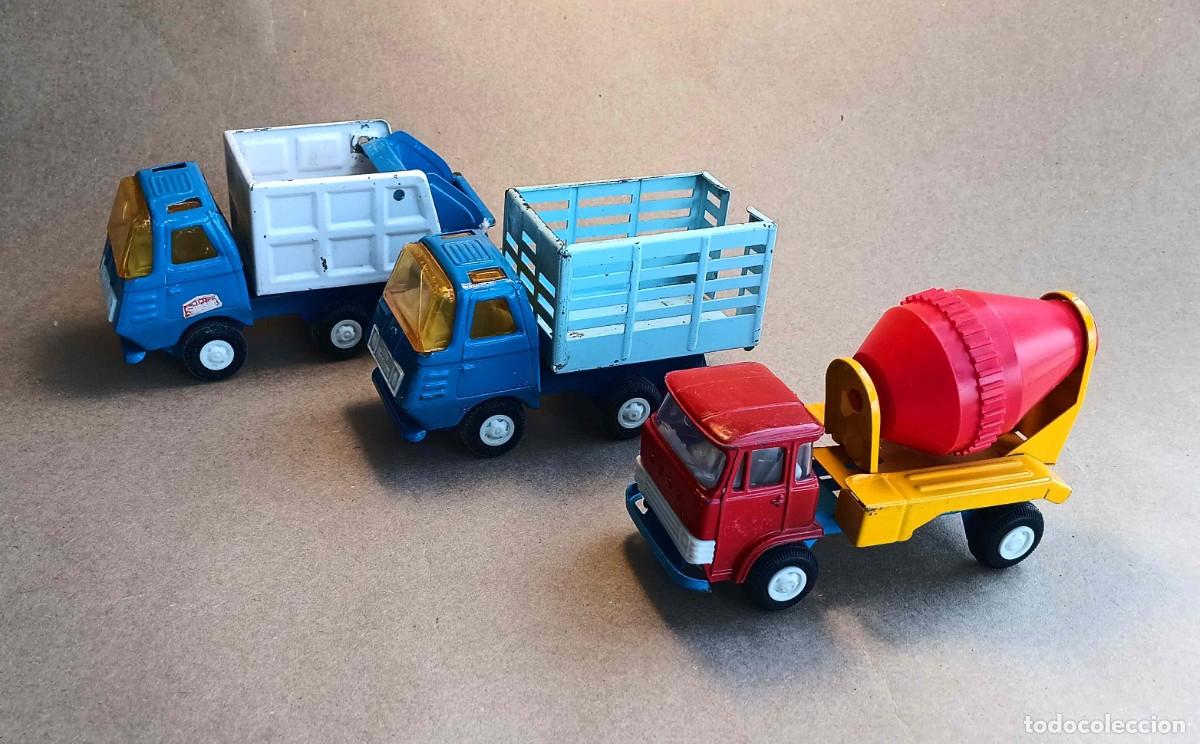 Coches a escala: CAMIONES MINI SANSON RICO Y EBRO PLAYME. 1/43 70s VINTAGE.