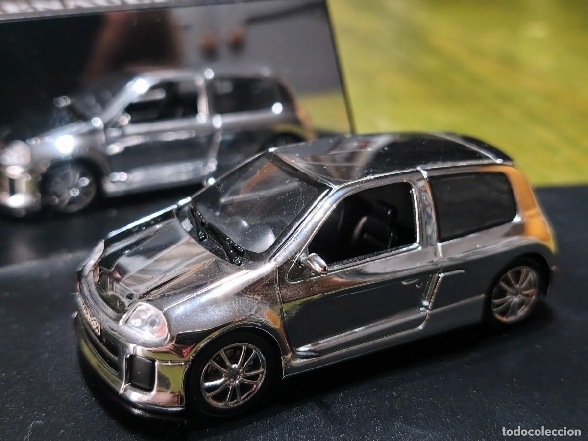 Coches a escala: Renault Clio Sport V6 Chrom&eacute;e. Escala 1/43. Universal Hobbies
