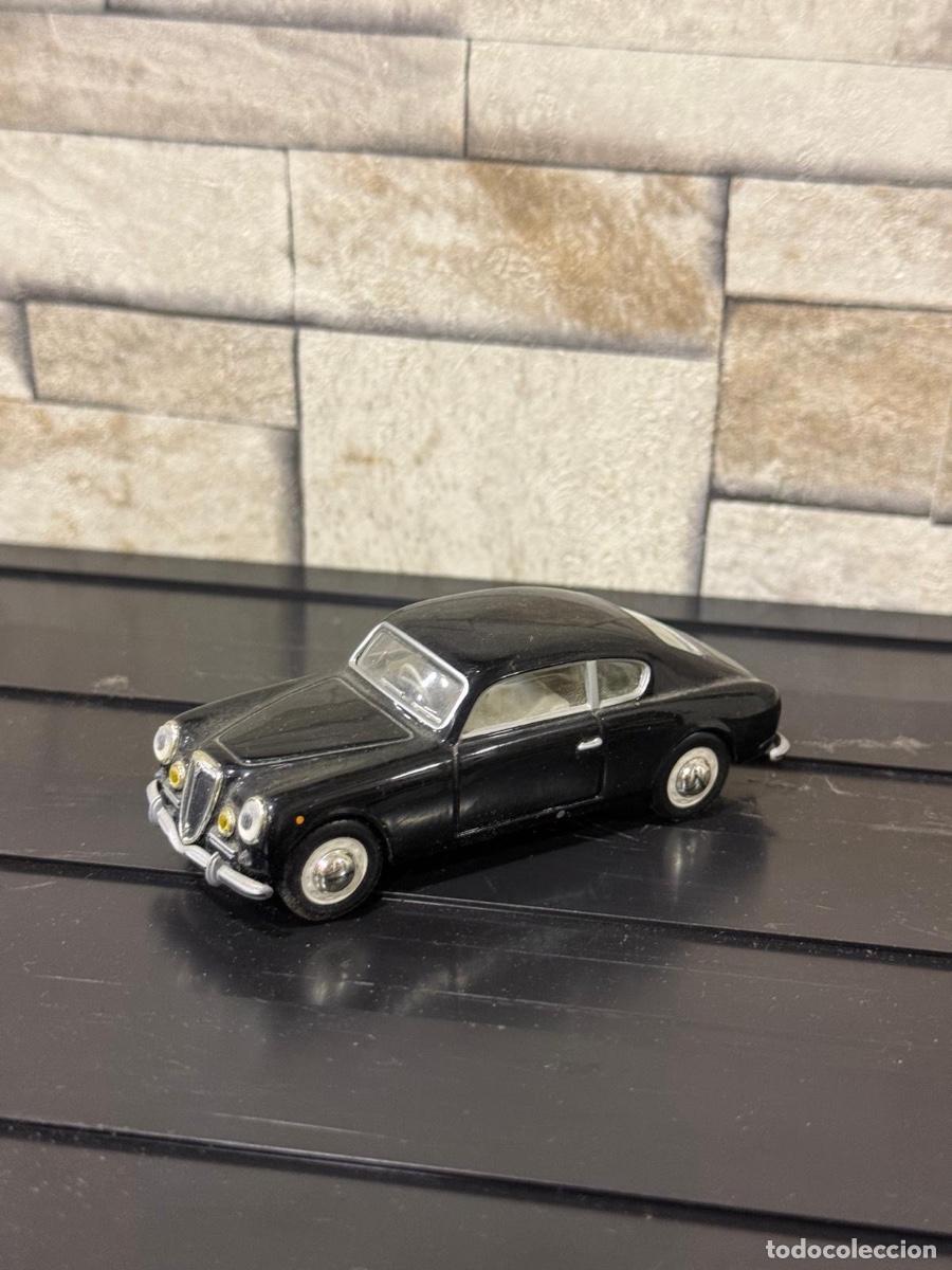 Coches a escala: Bonito coche a escala 1/43
