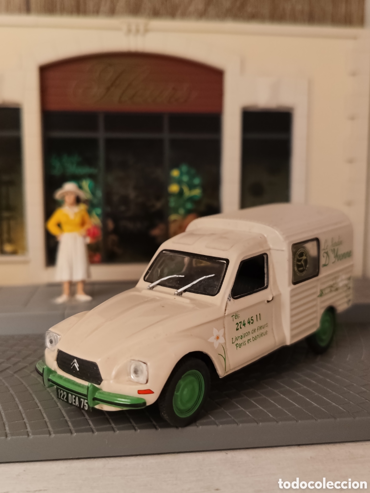 Coches a escala: CITRO&Euml;N DYANE 400 INTERFLORA