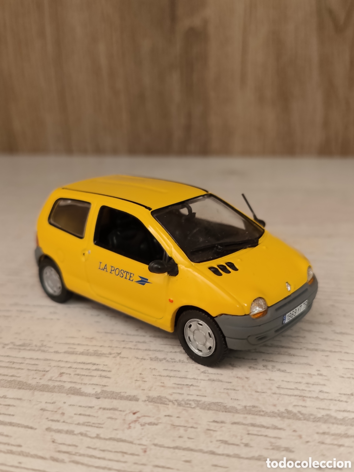 Coches a escala: RENAULT TWINGO LA POSTE
