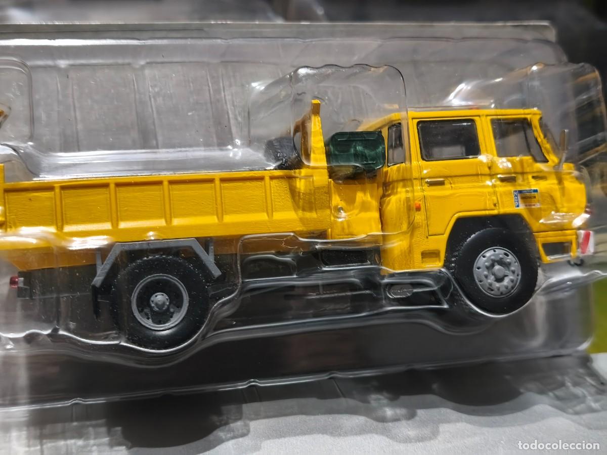 Coches a escala: Barreiros 4214 B. Escala 1/43. Salvat. Con complementos.(Carretilla y valla). MOP Burgos.