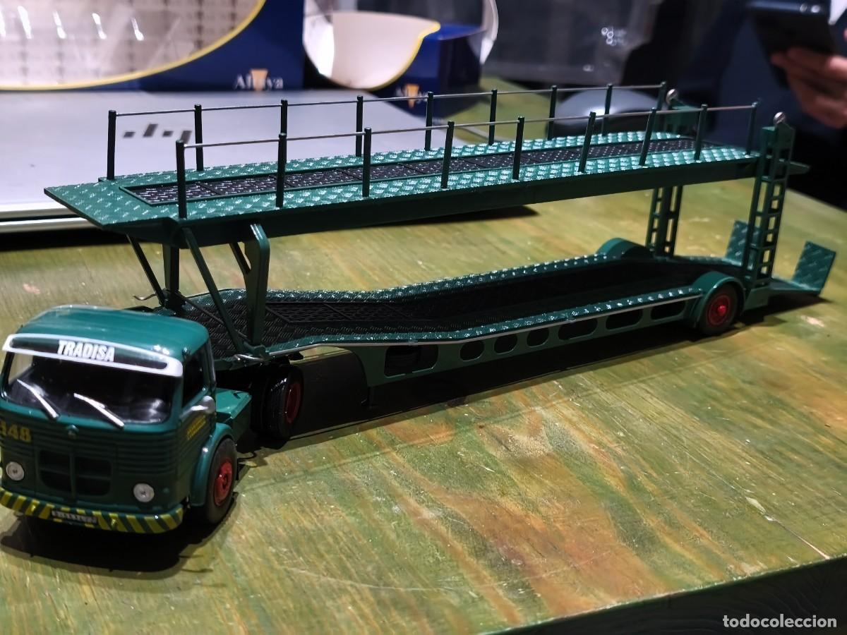 Coches a escala: Pegaso Comet con remolque portacoches Escala 1/43. IXO Altaya. Tradisa.