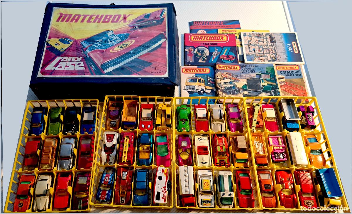 Coches a escala: Estuche &rdquo;Carry Case&rdquo; con 48 Lesney Matchbox Superfast 1970s y 8 cat&aacute;logos.