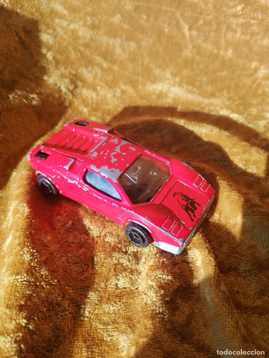 Coches a escala: El LAMBORGHINI de Majorette por apenas seis euros, (buen estado general); mide unos 5cms.de largo.