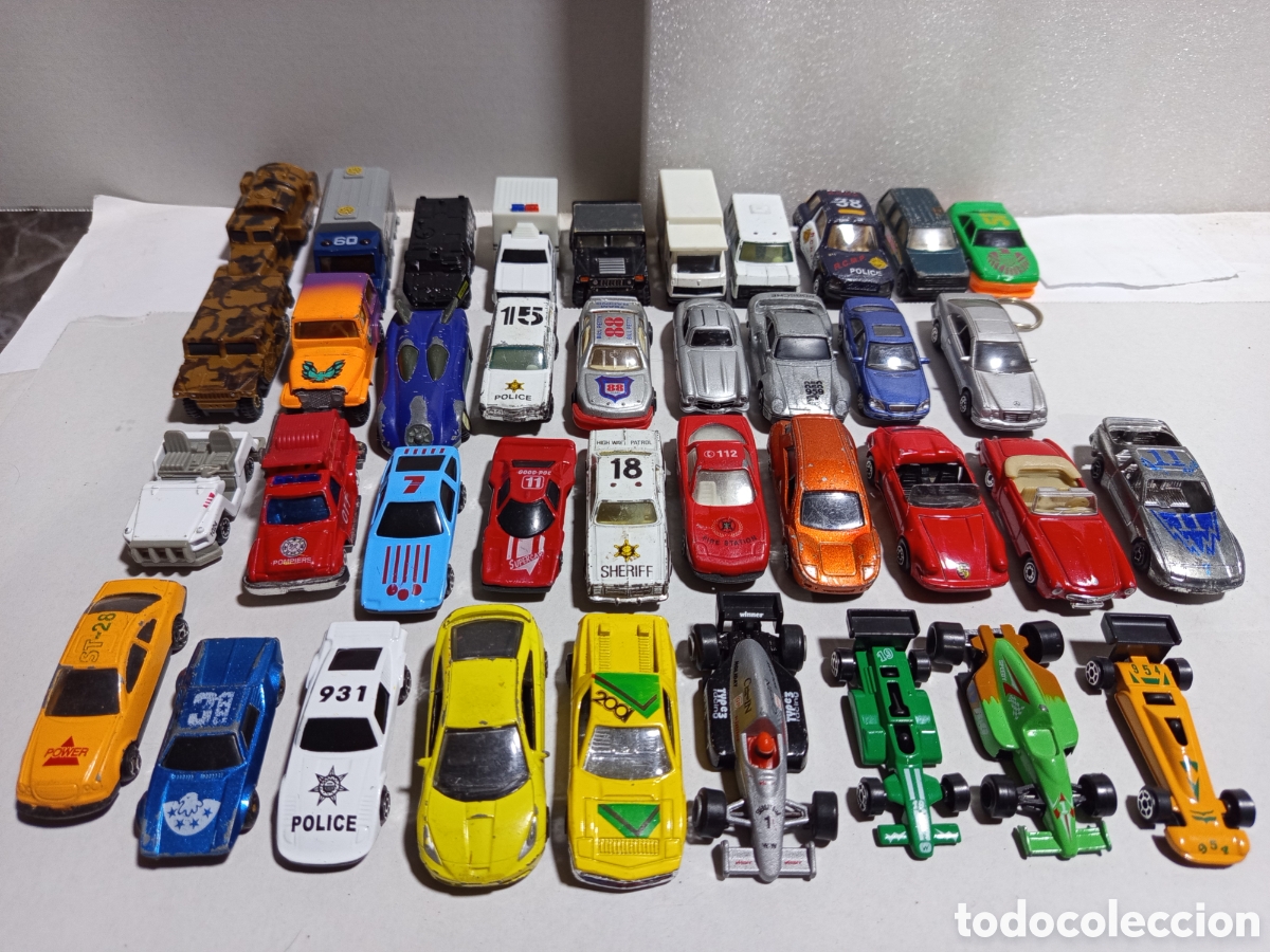Coches a escala: 38 coches de juguete - Foto 1