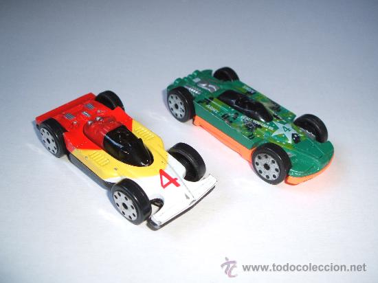 Model cars Hot Wheels: lote de 2 coches de hot wheels dobles ,dan la vuelta escala 1:64 aprox