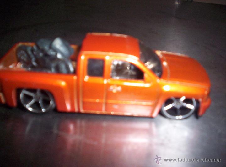 Model cars Hot Wheels: HOT WHEELS - CHEVY SILVERADO