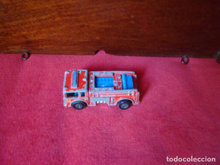 Auto in scala Hot Wheels: hot wheels mattel camion de bombero made in hong kong  7,50 cm