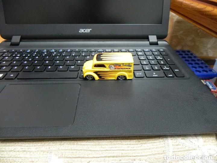 Auto in scala Hot Wheels: HOT WHEELS - DAIRY DELIVERT T.M 1997