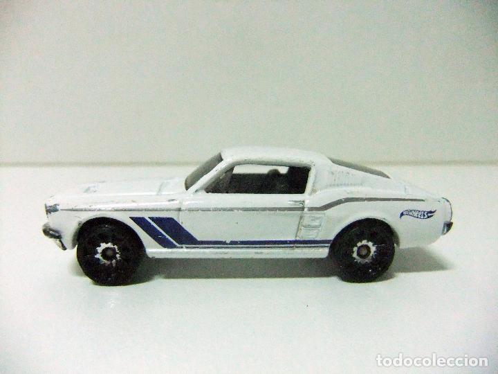 Auto in scala Hot Wheels: &acute;67 CUSTOM MUSTANG FORD 1967 - HOT WHEELS MATTEL 2015 ? ESCALA 1:64 COCHE R7520 AUTO BLANCO FASTBACK