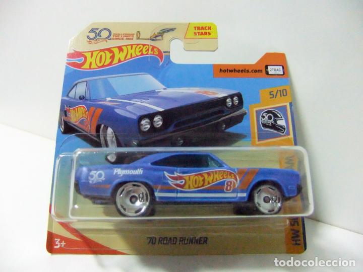 Voitures miniatures Hot Wheels: &acute;70 ROAD RUNNER HOT WHEELS HW 50 RACE TEAM ANIVERSARIO 2018 - COCHE 1:64 PLYMOUTH 1970 TRACK STARS