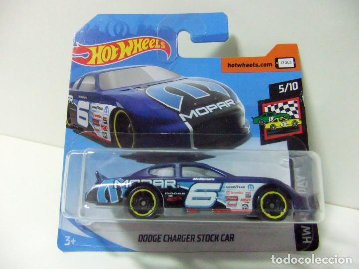 Carros em escala Hot Wheels: DODGE CHARGER STOCK CAR MOPAR - HOT WHEELS MATTEL HW RACE DAY 2019 5/10 ESCALA 1:64 COCHE AUTOM&Oacute;VIL