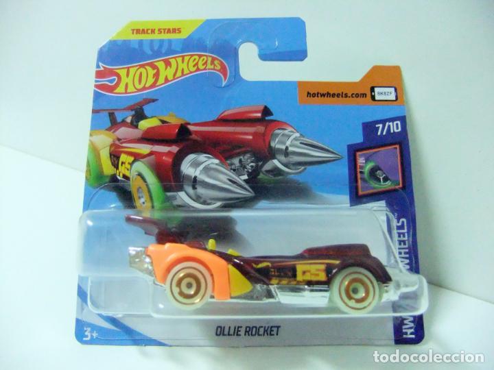 Carros em escala Hot Wheels: OLLIE ROCKET - HOT WHEELS MATTEL HW GLOW WHEELS 2018 ESCALA 1:64 - COCHE COHETE AUTO TRACK STARS