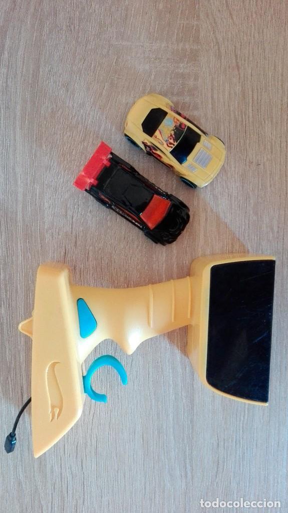 Carros em escala Hot Wheels: LOTE 2 COCHES HOT WHEELS Y LANZADORA-A&Ntilde;OS 2011-2012.MUY BUEN ESTADO.