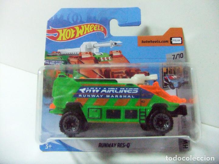 Model cars Hot Wheels: RUNWAY RES-Q HOT WHEELS HW METRO 2020 ESCALA 1:64 CAMI&Oacute;N AIRLINES MARSHAL AIRPORT RESCUE AEROPUERTO