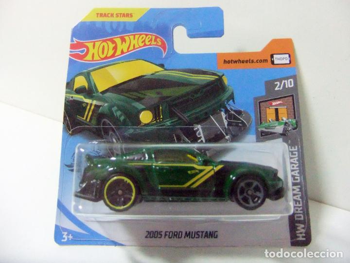 Model cars Hot Wheels: 2005 FORD MUSTANG - HOT WHEELS MATTEL HW DREAM GARAGE 2020 2/10 ESCALA 1:64 COCHE AUTO TRACK STARS