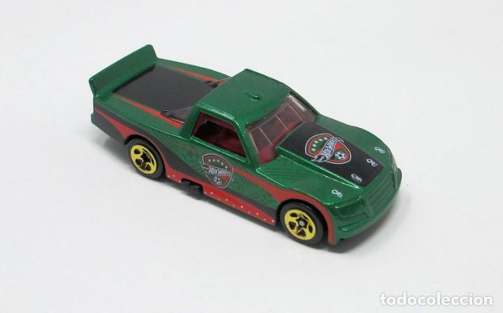 Coches a escala Hot Wheels: Circle Trucker, serie F&uacute;tbol de Hot Wheels - Hotwheels - Thailandia 2010.
