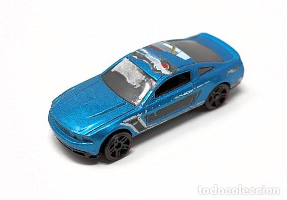 Auto in scala Hot Wheels: Ford Mustang GT 2010 de Hot Wheels - Hotwheels - Thailandia 2009.